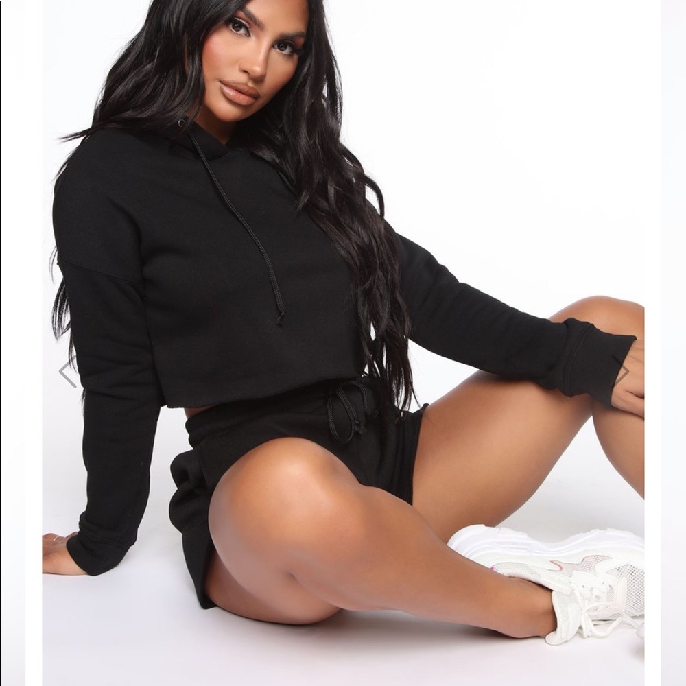 Cropped short set